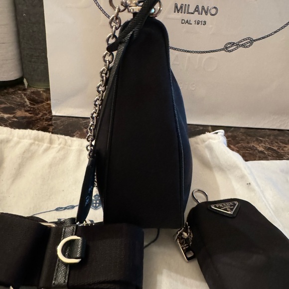 Prada Re-Edition 2005 handbag - Picture 6 of 12